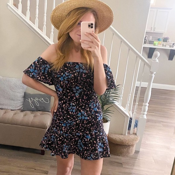 Saloni Saloni - Picture 5 of 9